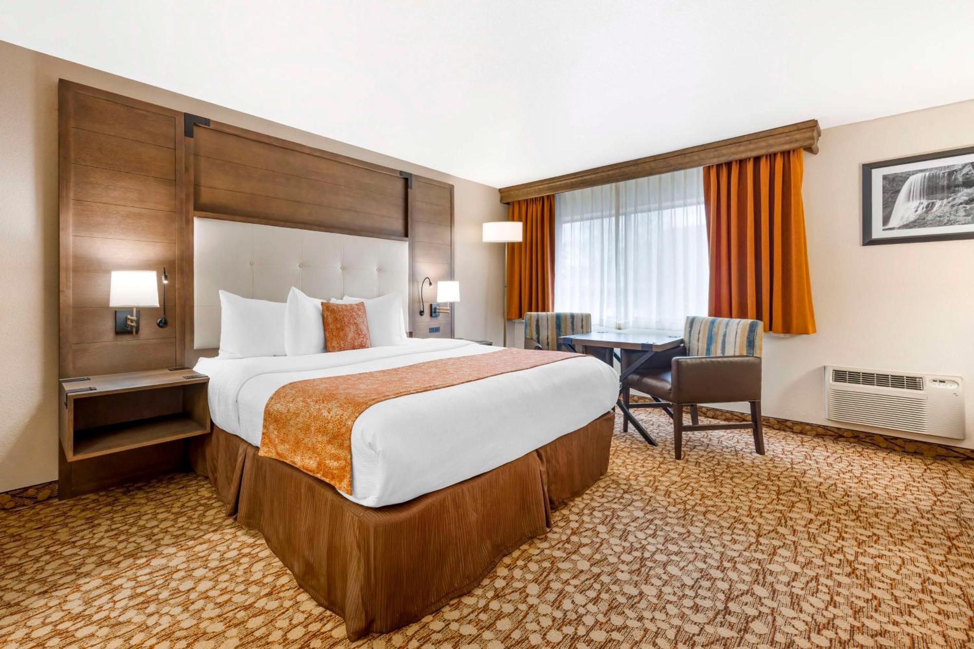 Western Mill Creek Hotel 3*