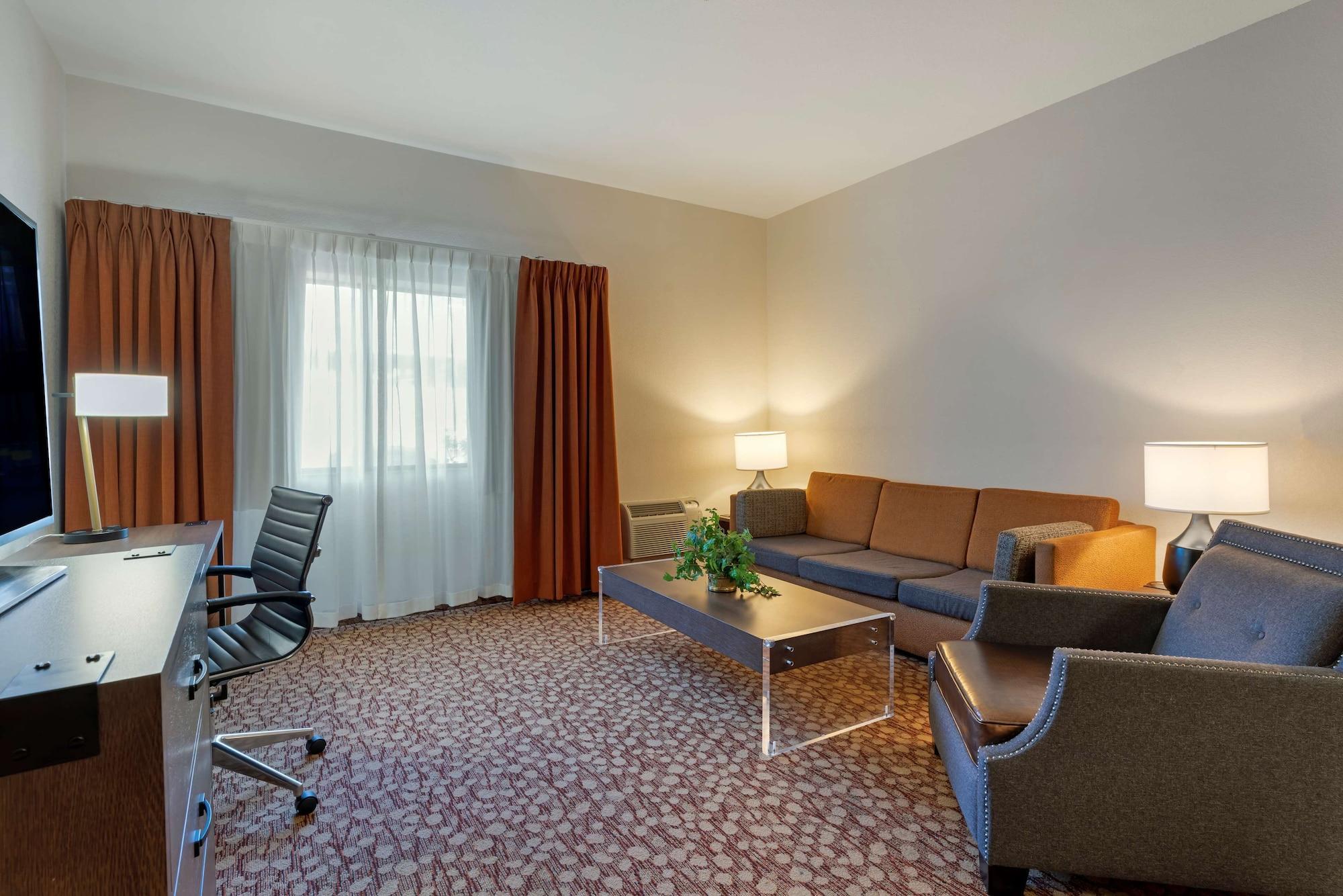 Western Mill Creek Hotel 3*