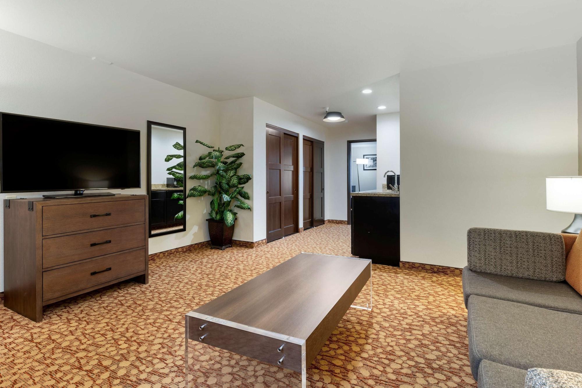 Western Mill Creek Hotel 3*