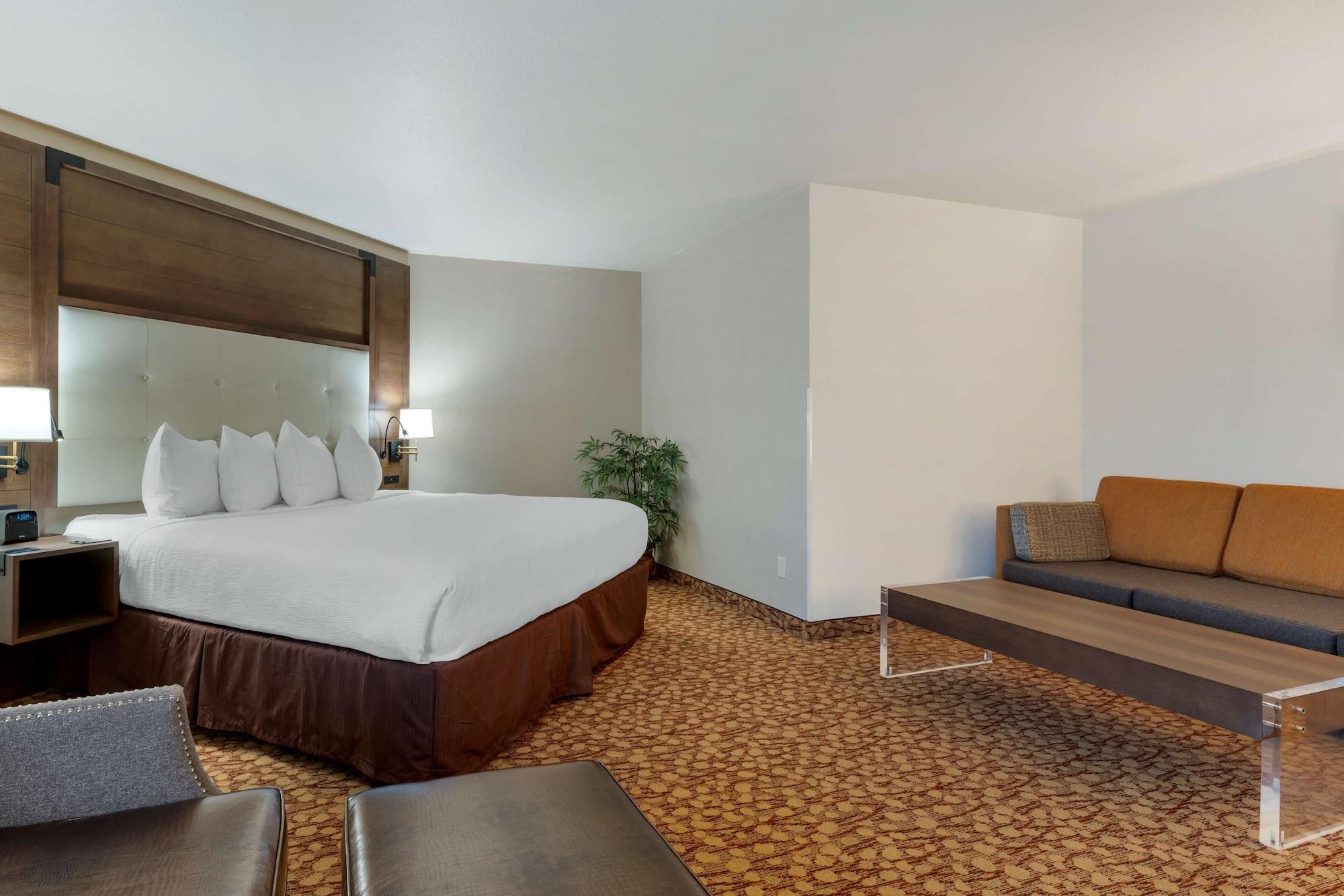Western Mill Creek Hotel 3*