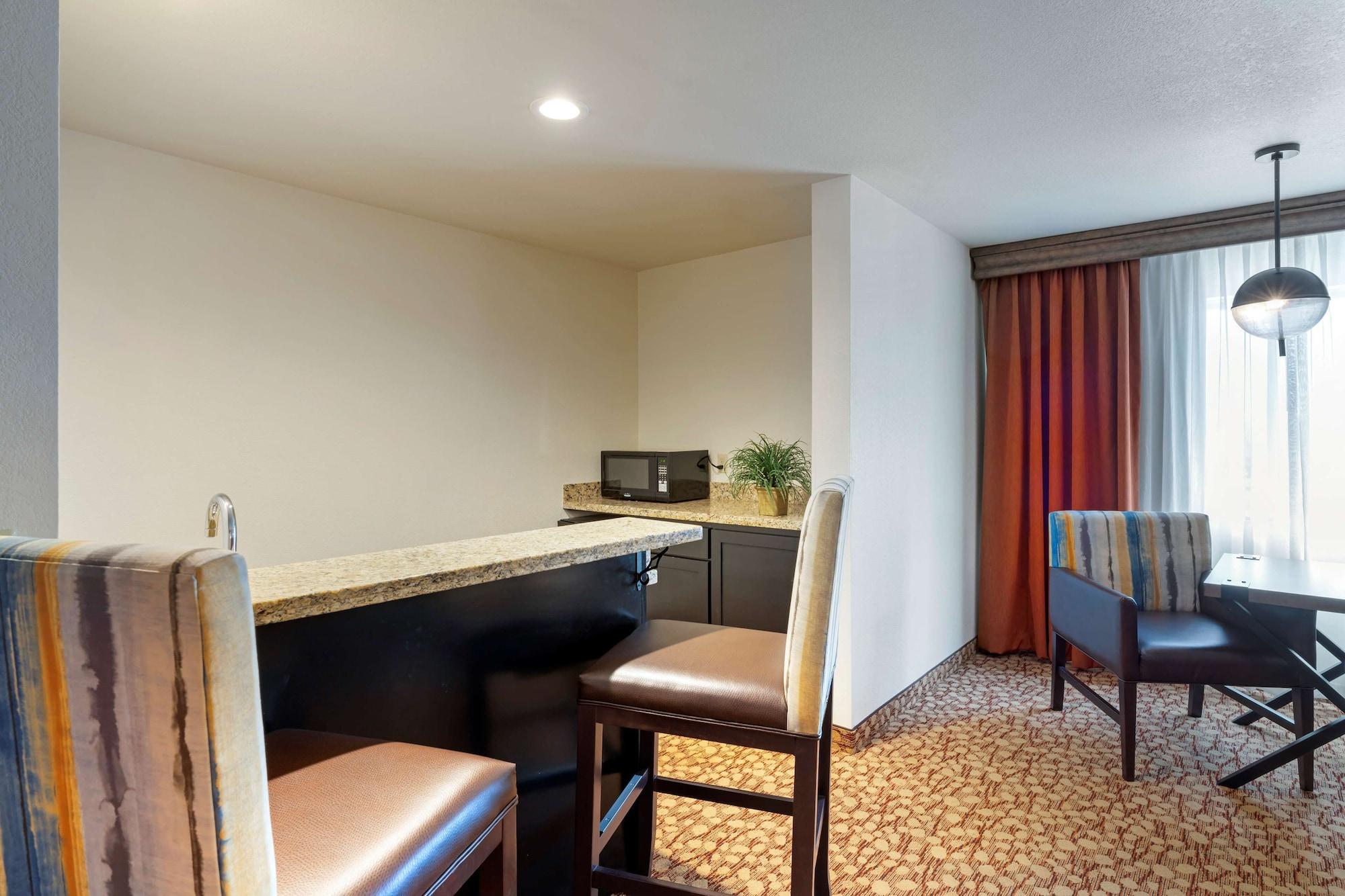 Hotel Western Mill Creek