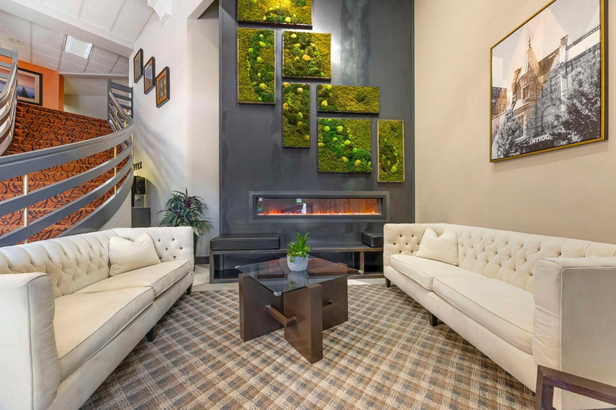 Hotel Western Mill Creek 3*