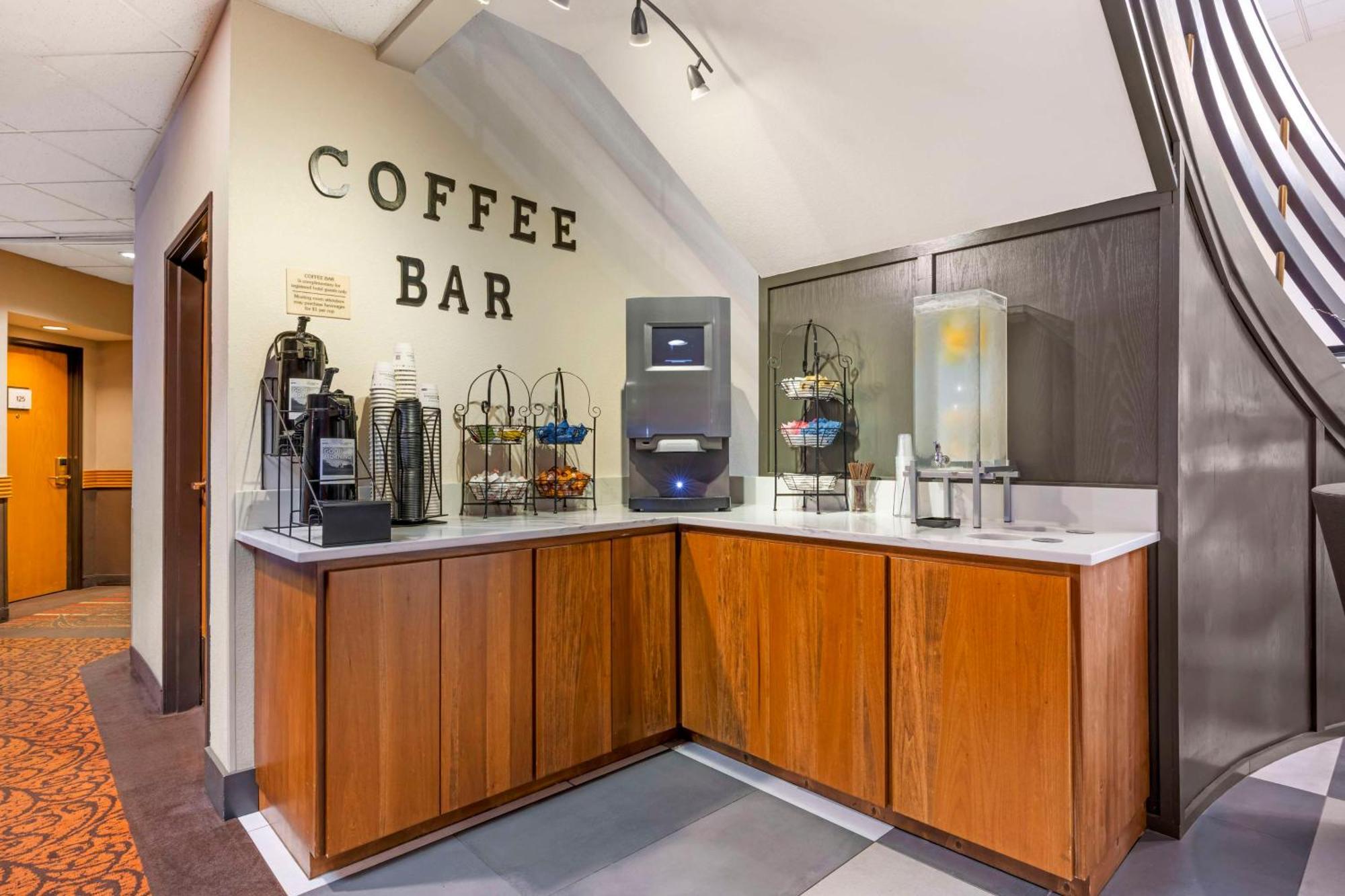 Hotel Western Mill Creek 3*