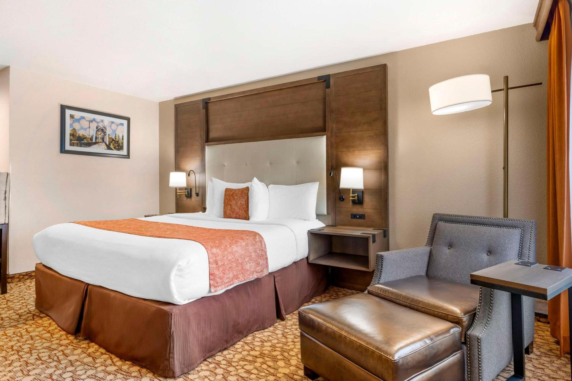 Western Mill Creek Hotel