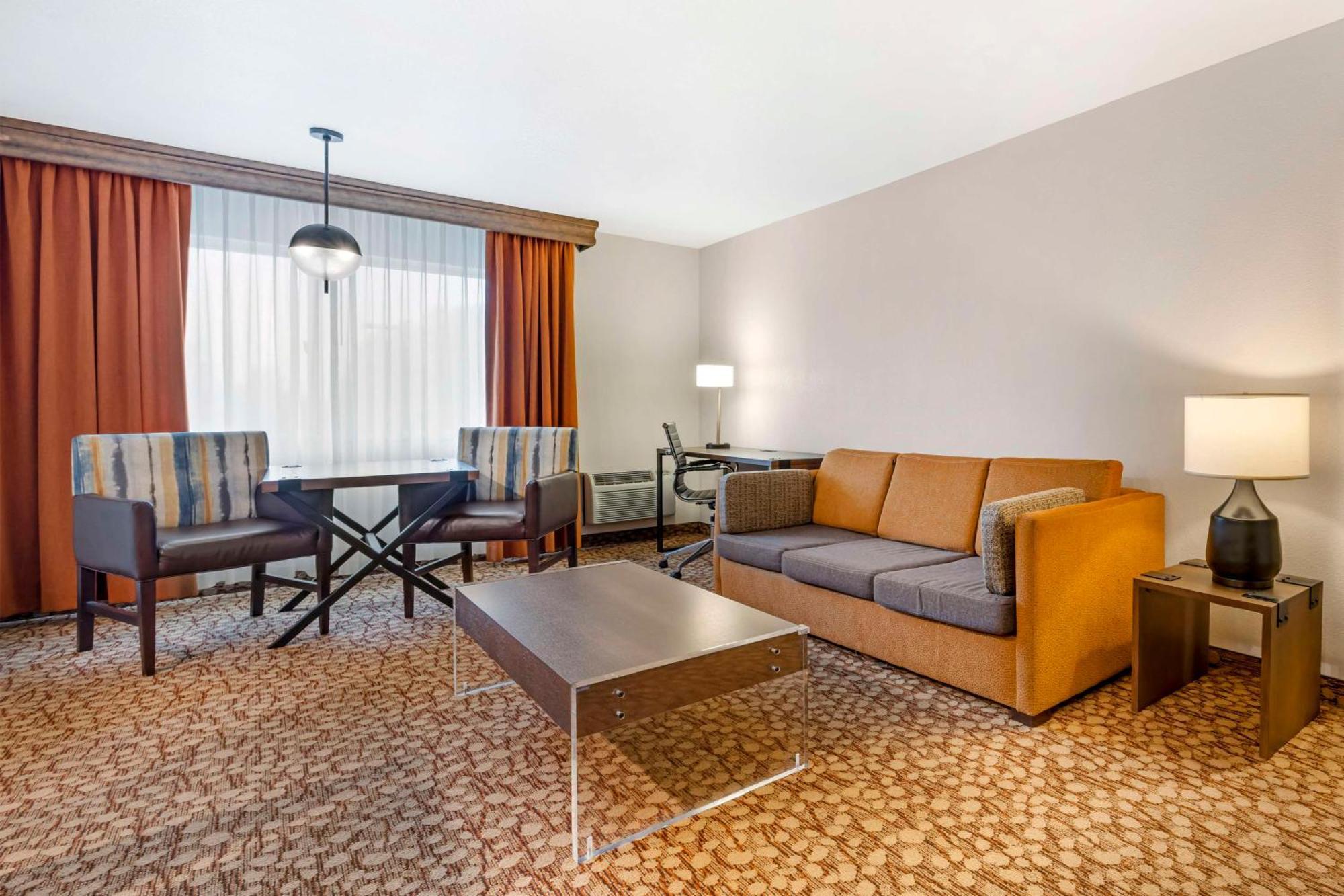 Western Mill Creek Hotel 3*