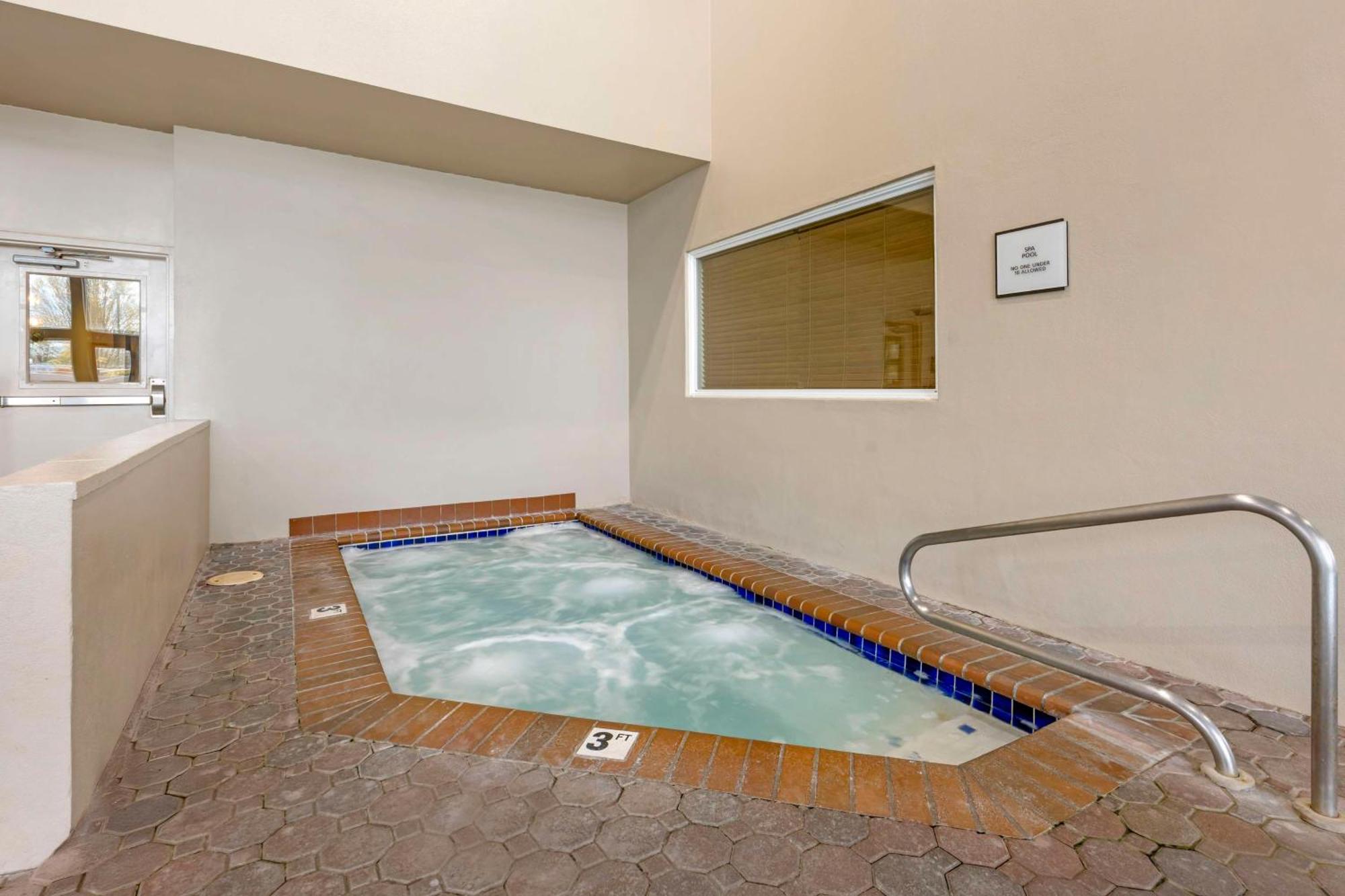 Hotel Western Mill Creek